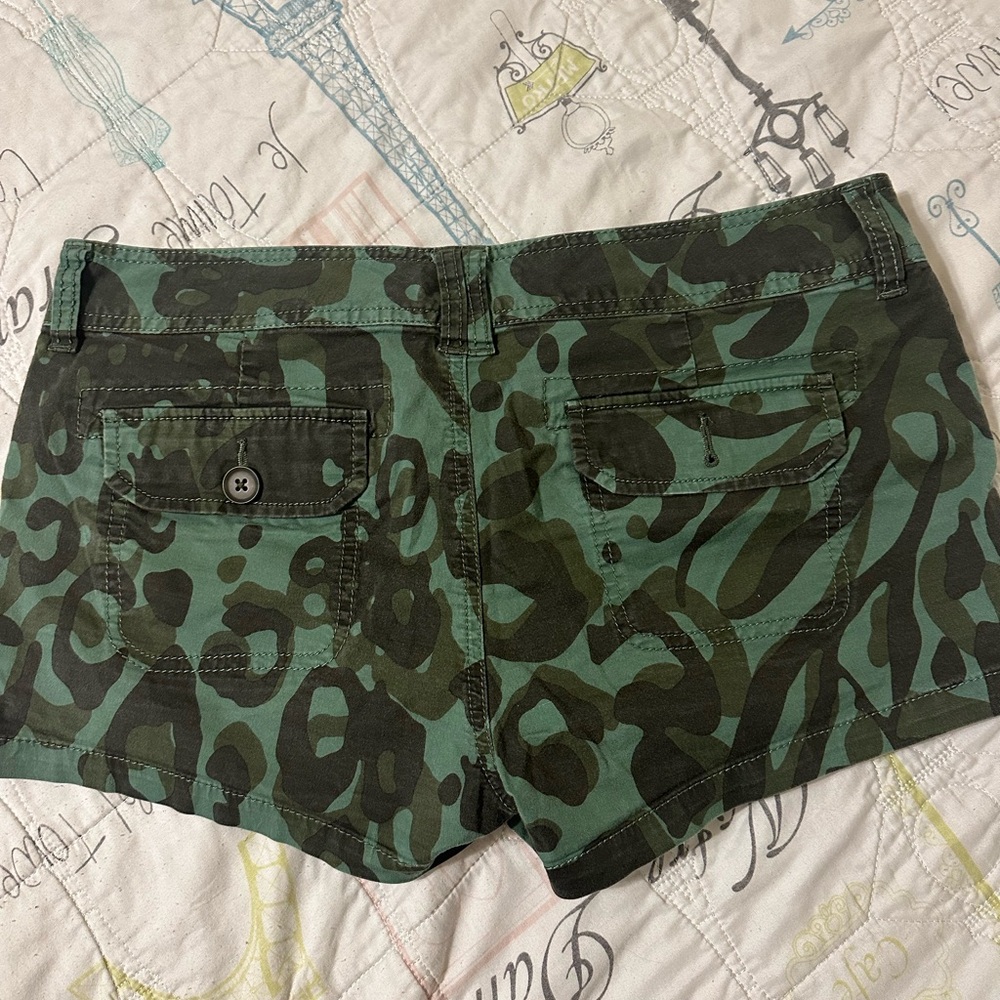 Shorts - Picture 5 of 5
